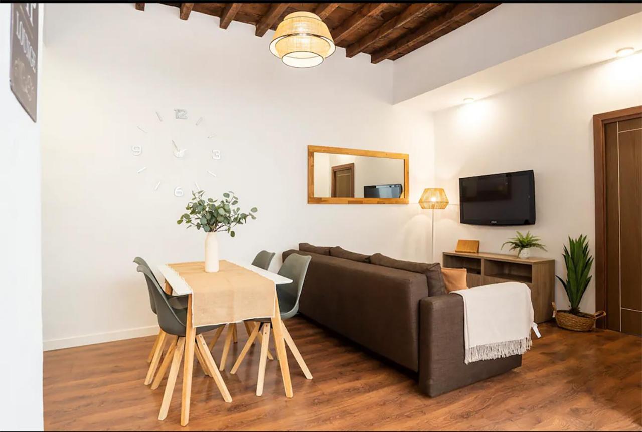 Rustic & Nice Apartment In Malaga Center Extérieur photo